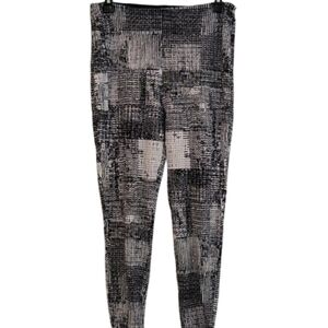 Lyssé Leggings Workout Pants Black & White Print